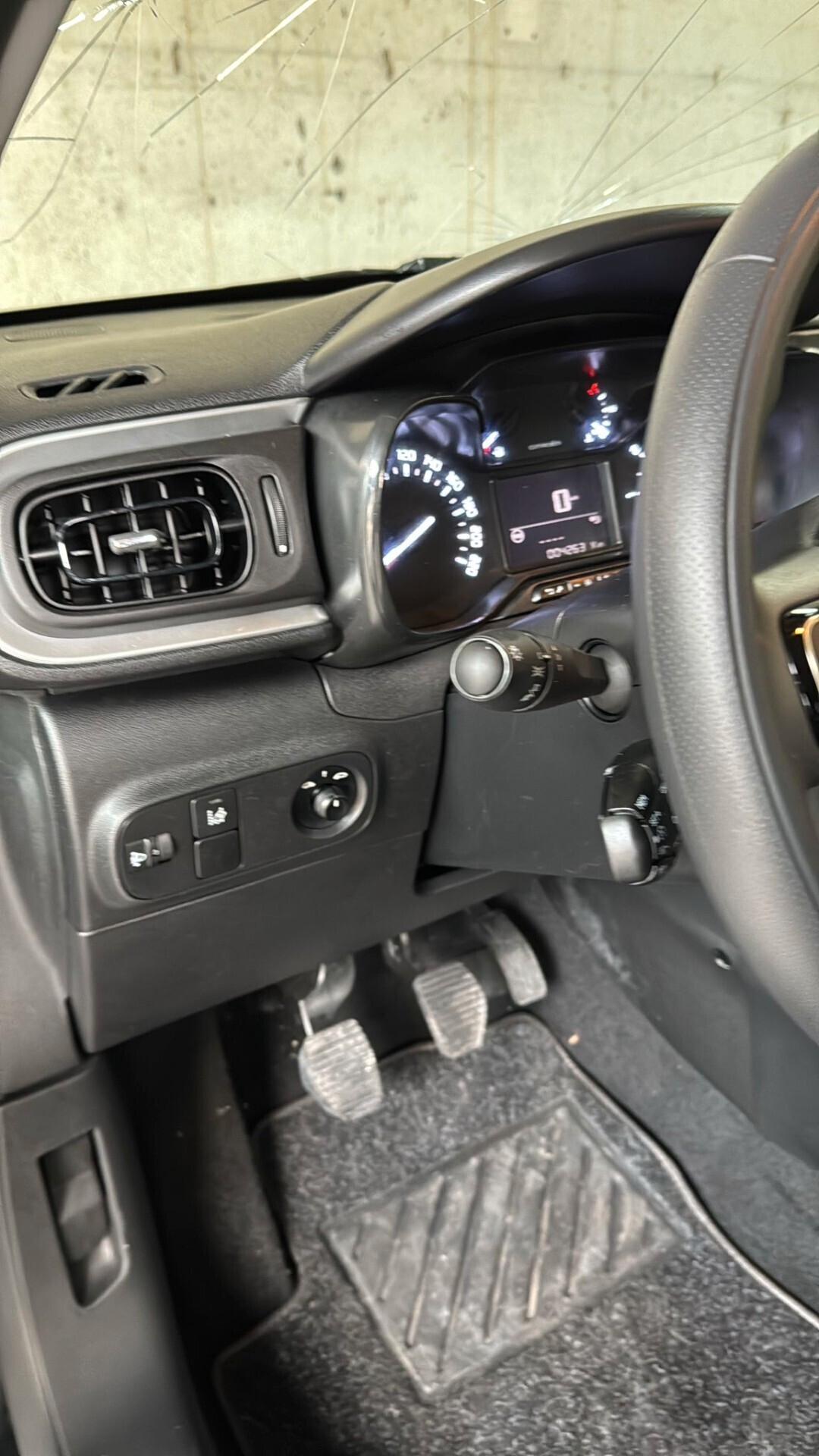 CITROEN C3 1.5 DIESEL, BLUE HDI 100CV S&S BUSINES COMBI N1 M6 MY20 CON POSTI NUMERO 4, 2023 - 5 Porte, chilometraggio 18.000 km prestazione 75 kW (102 CV), tipo di Alimentazione, DIESEL, trasmissione Manuale, classe di emissione (EURO6)