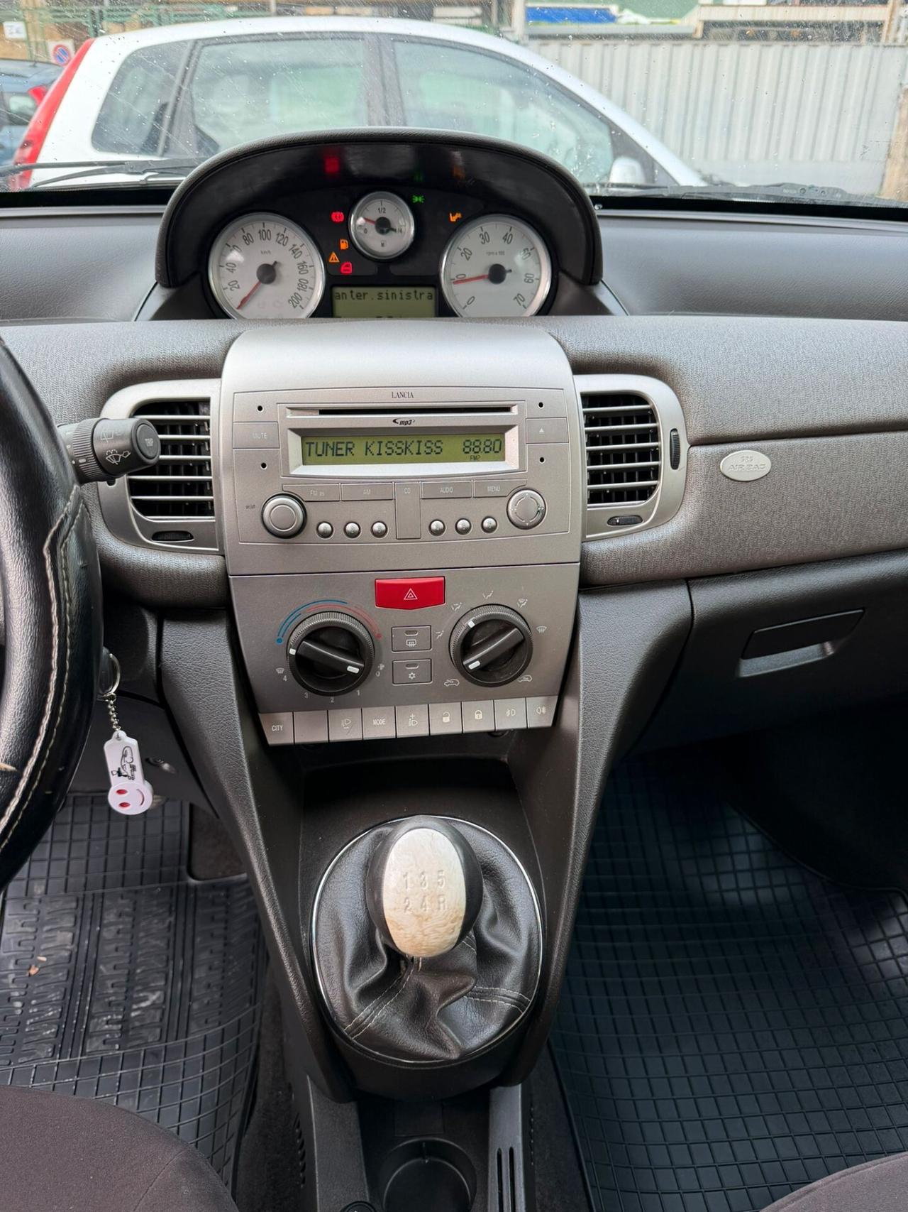 Lancia Ypsilon 1.3 MJT 75 CV Argento