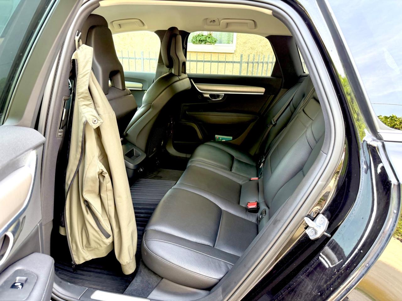Volvo V90 D5 AWD Geartronic Momentum