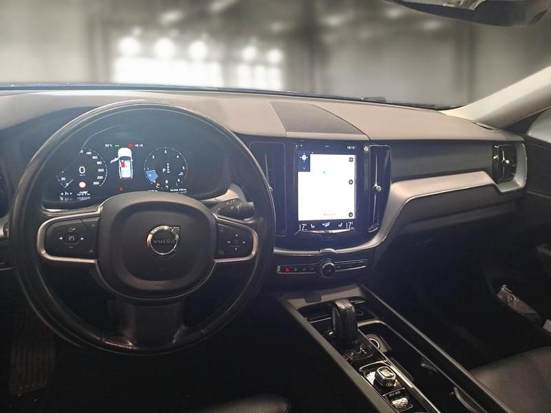 VOLVO XC60 B4 D AUTOMATICO MOMENTUM PRO SUV