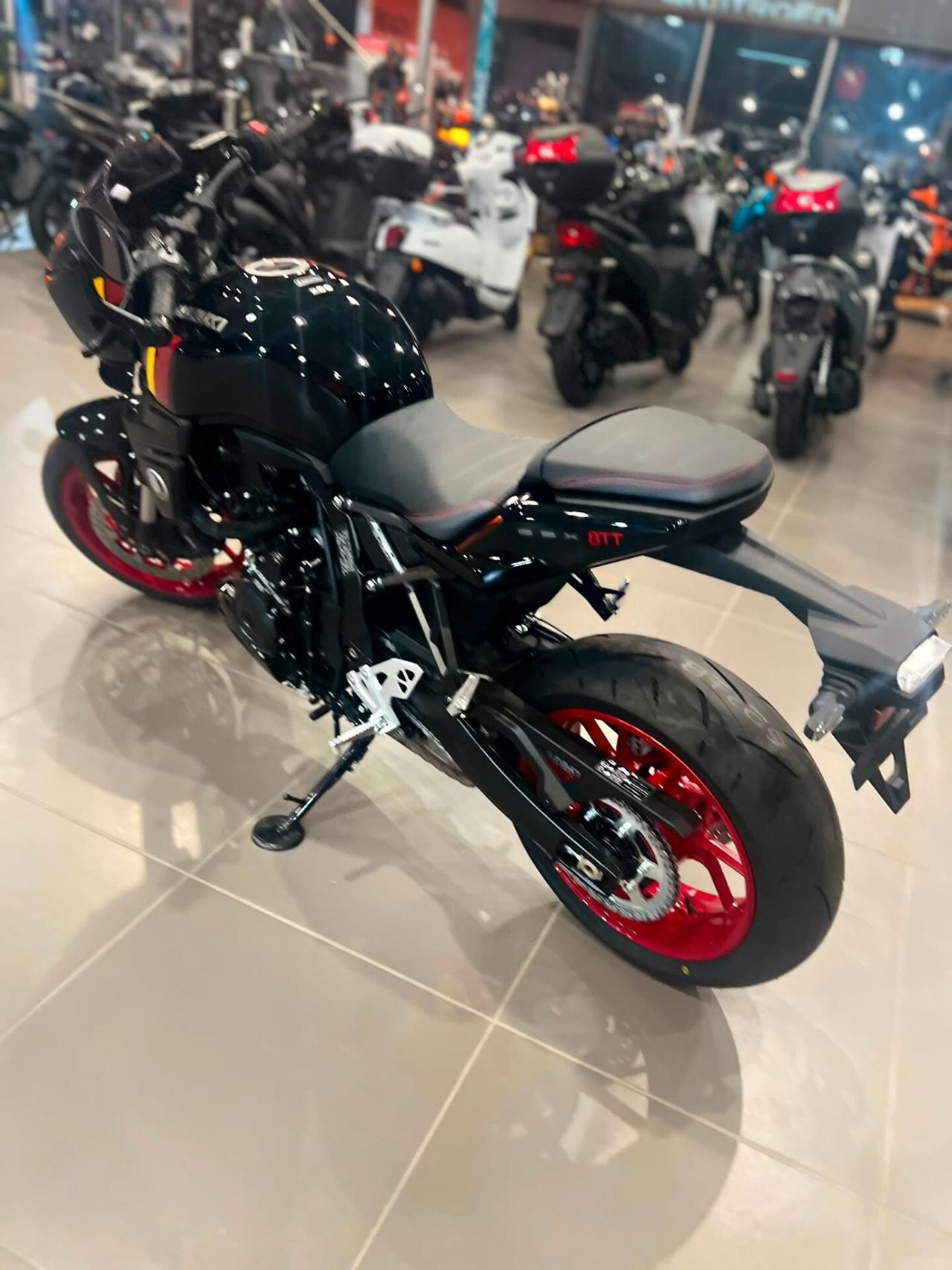 Suzuki GSX-8S