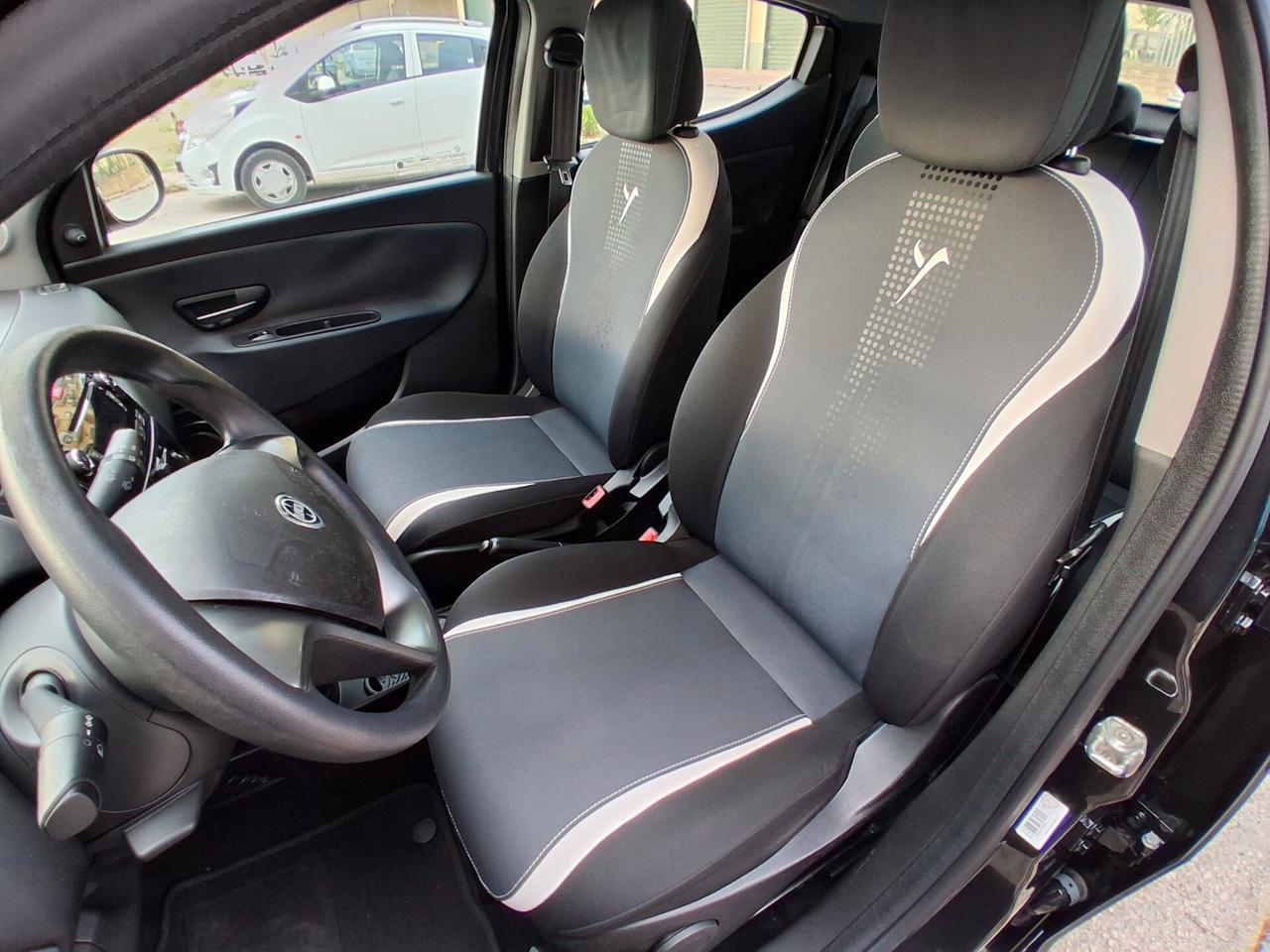LANCIA YPSILON 1.2 BENZINA 69CVBLACK EDITION