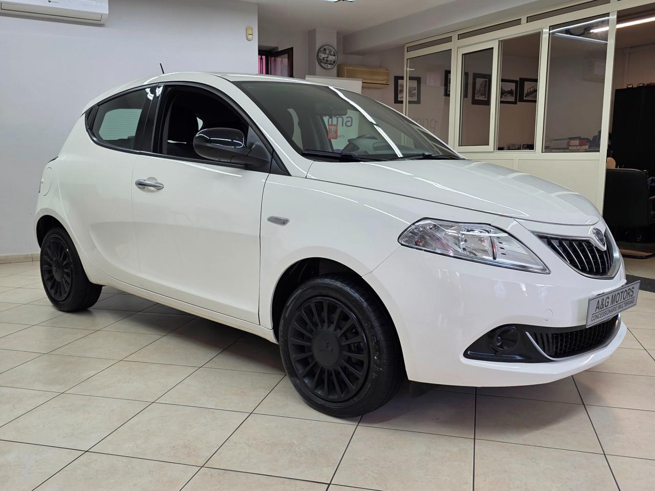 LANCIA YPSILON 1.0 FireFly S&S HYBRID SILVER