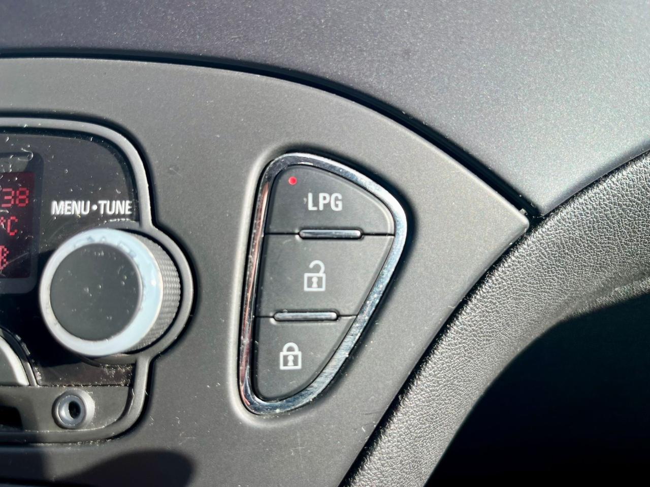 Opel Corsa 1.4GPL 122.000km 2017 per neopatentati