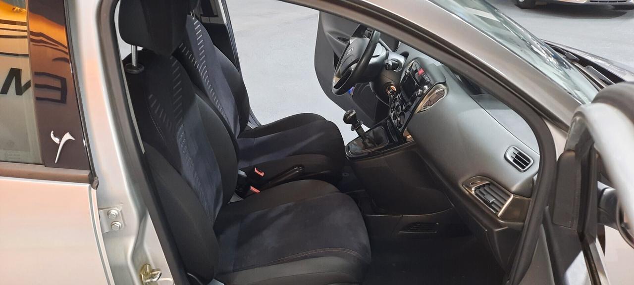 Lancia Ypsilon 1.2 69 CV 5 porte S&S Platinum