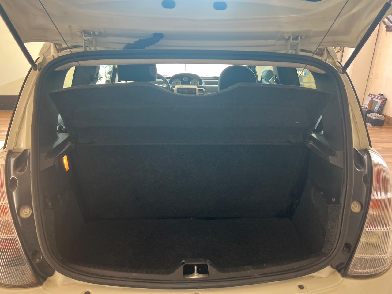 Lancia Ypsilon 1.3 MJT 75 CV Unyca