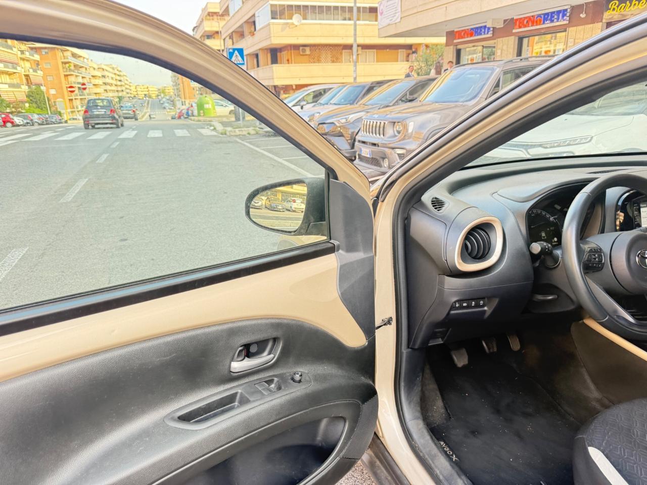 Toyota Aygo X 1.0 VVT-i 72 CV 5 porte Lounge Air S-CVT LED NAVI KAMERA CERCHI 16 PDC BLUETOOTH