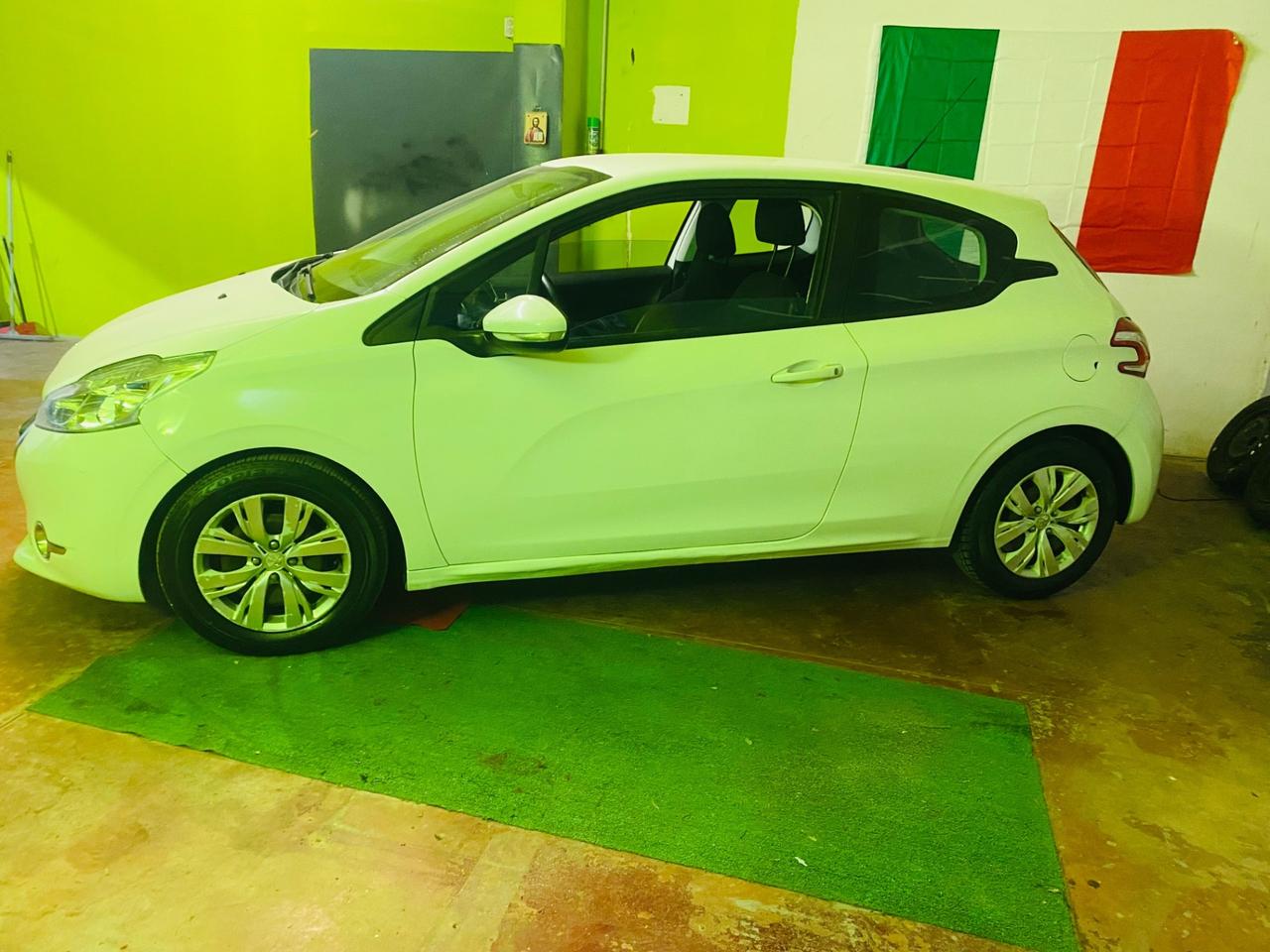 Peugeot 208 1.4 HDi 68 CV 3 porte Allure