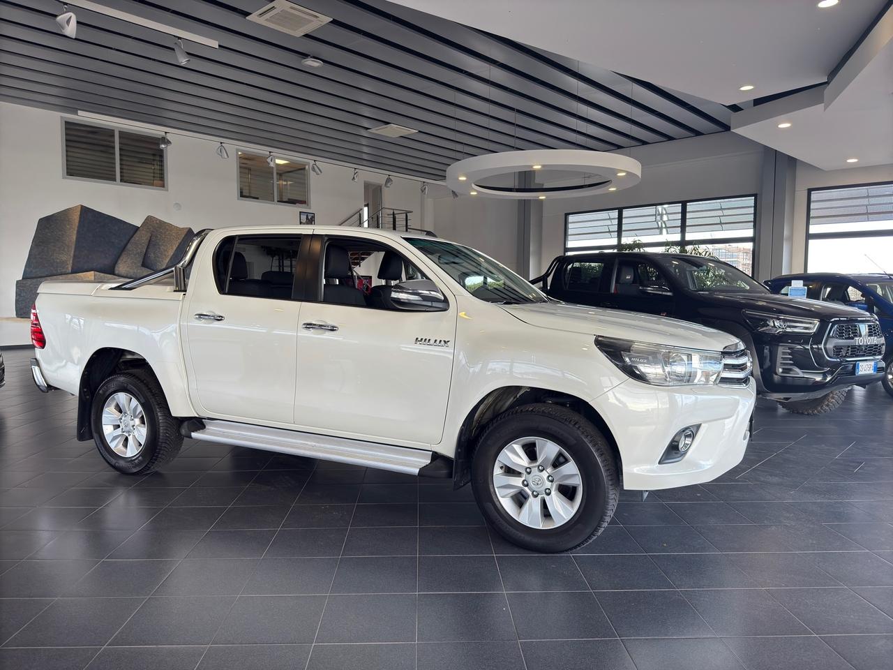 Toyota Hilux 2.4 D-4D 4WD 4 porte Double Cab Lounge