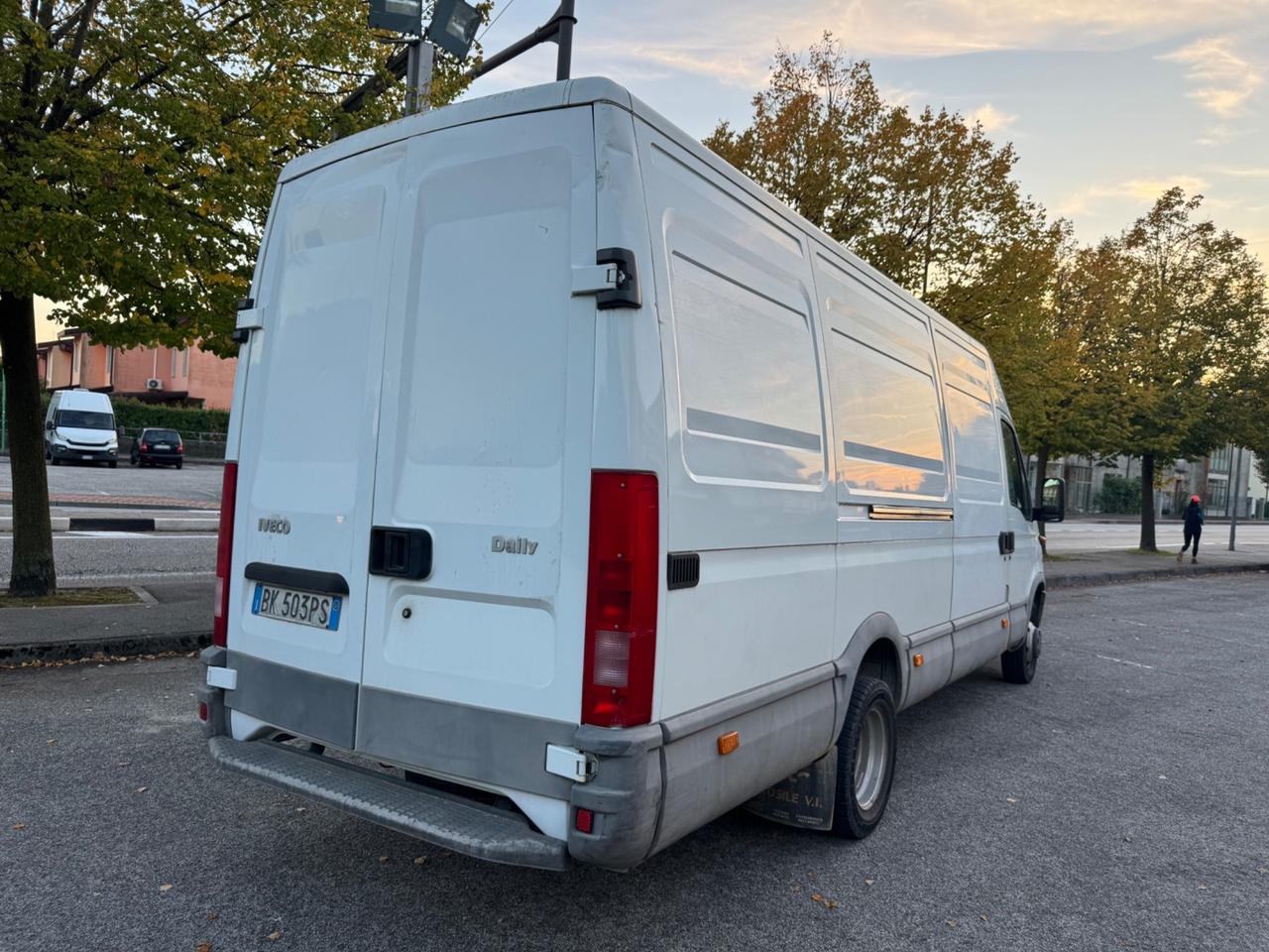 Iveco Daily ( PASSO LUNGO )