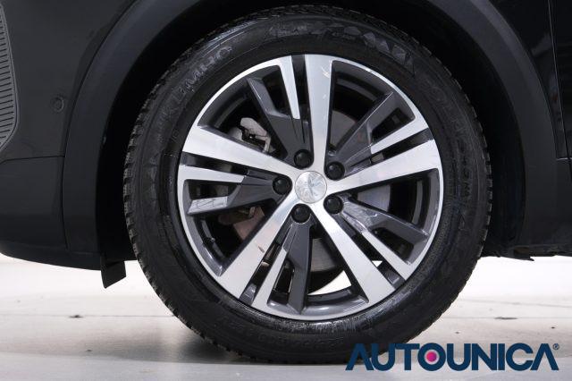 PEUGEOT 3008 HYBRID4 300 E-EAT8 ALLURE PACK