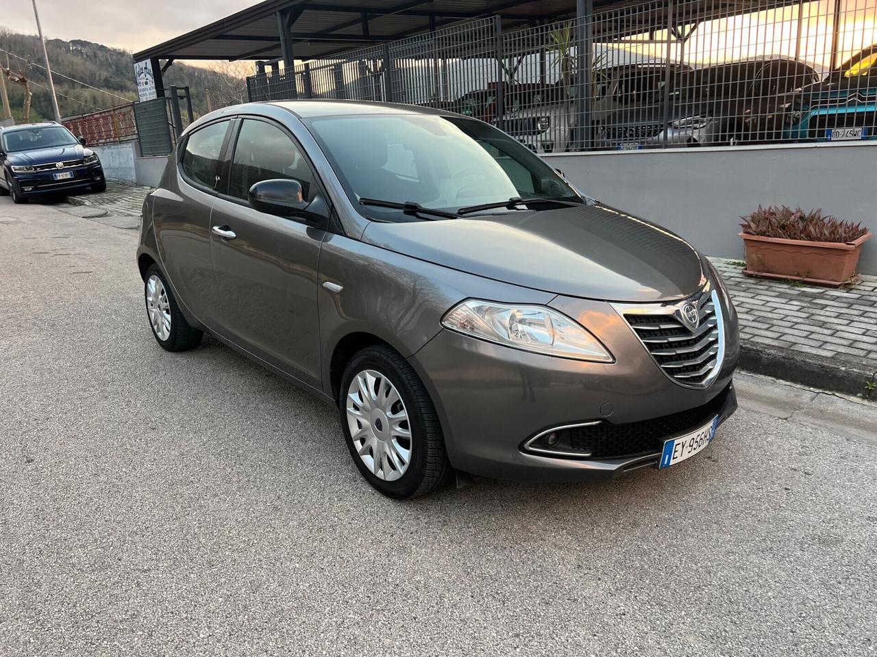 Lancia Ypsilon 1.2 69 CV 5 porte Platino 2014