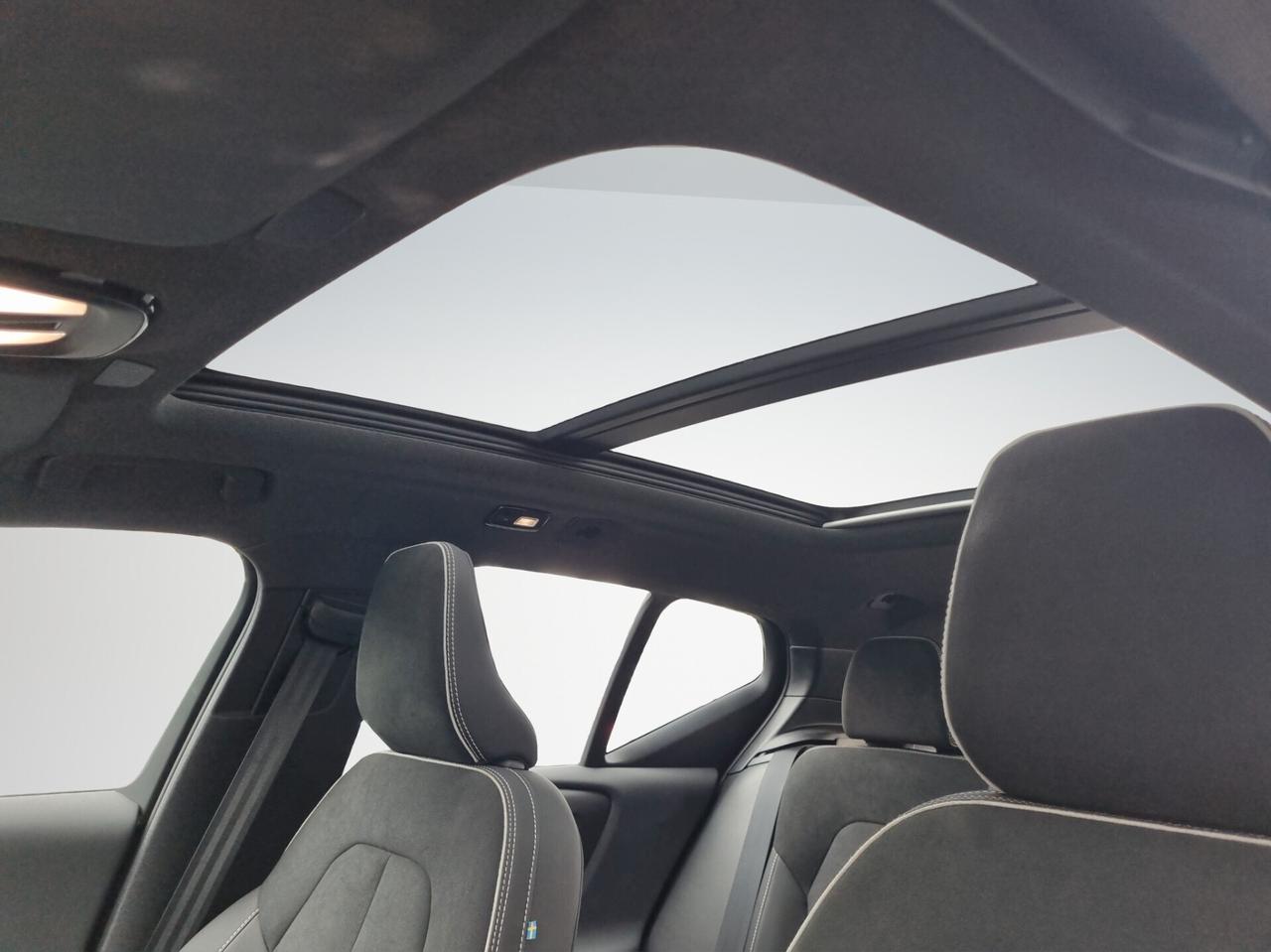 Volvo XC40 B3 automatico Ultimate Dark