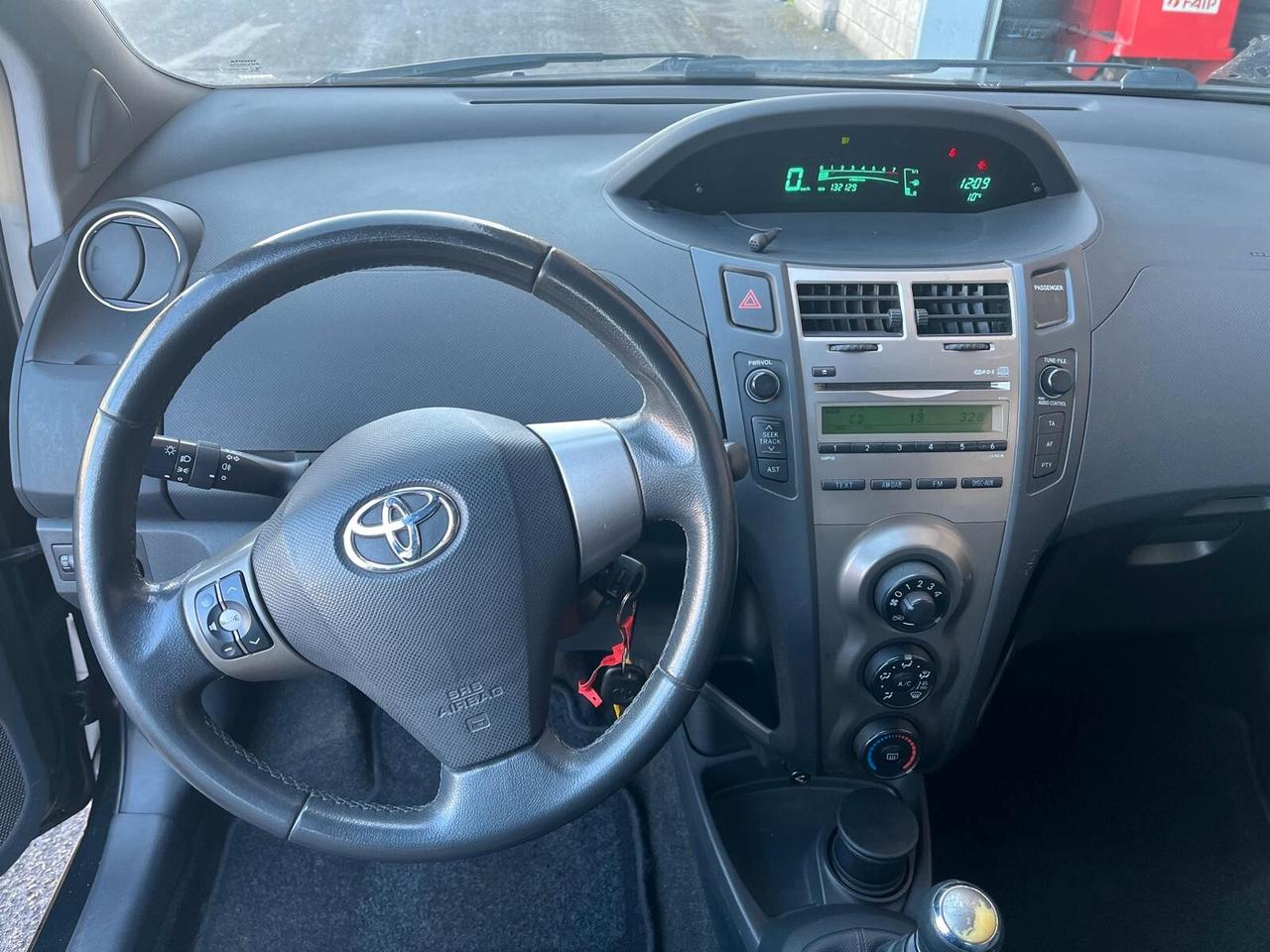 Toyota Yaris Yaris 5p 1.3 dual Sol-NEOPATENTATO OK