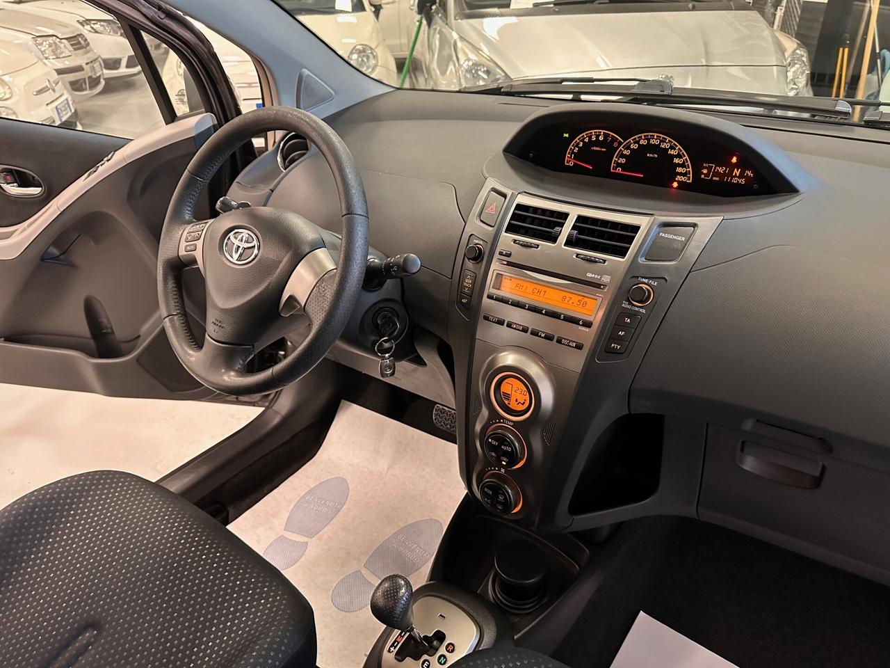 TOYOTA YARIS 1.3 BENZINA 5 PORTE AUTOMATICA