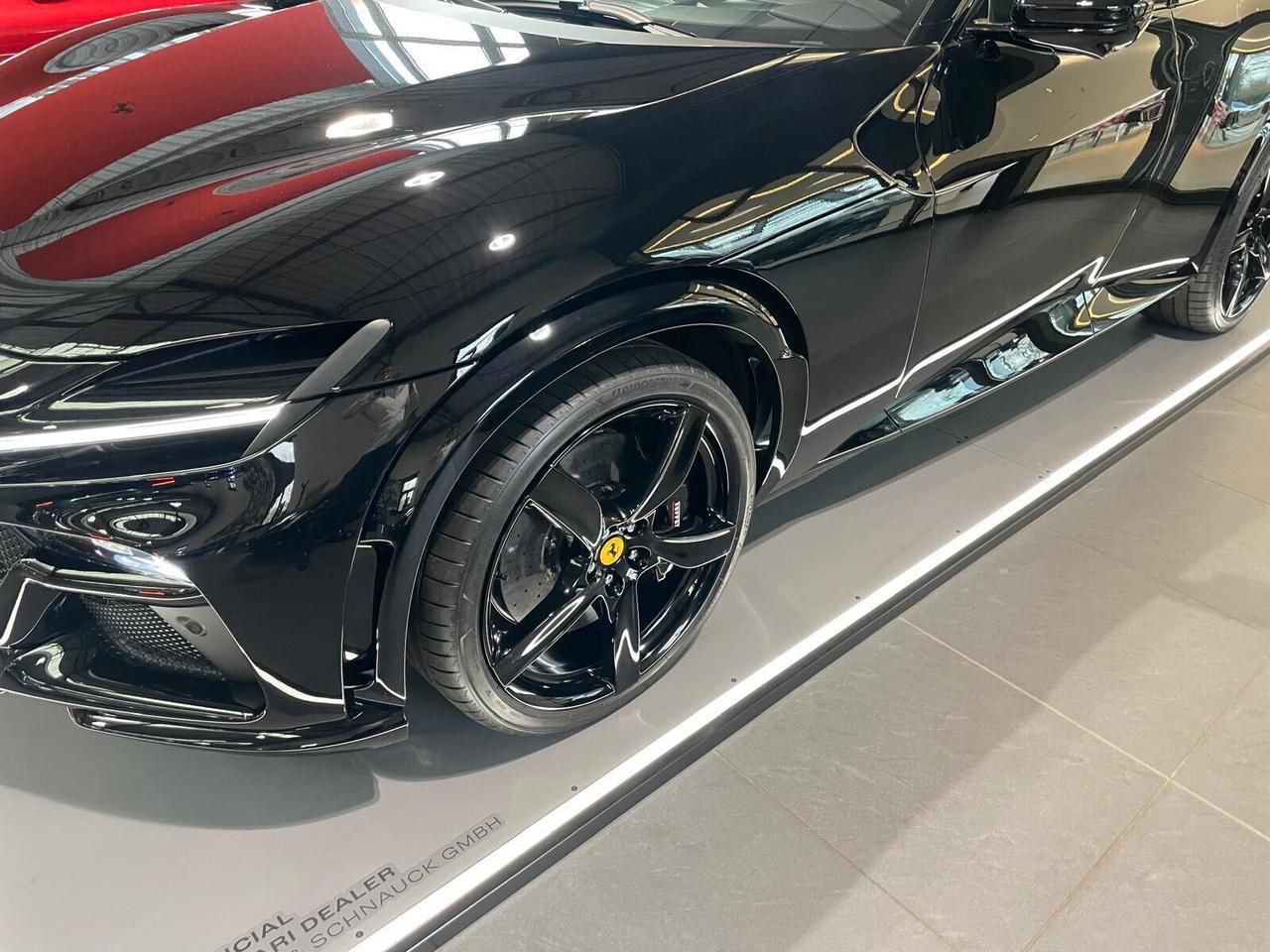 Ferrari Purosangue V12 DCT 4WD*Pano*Black