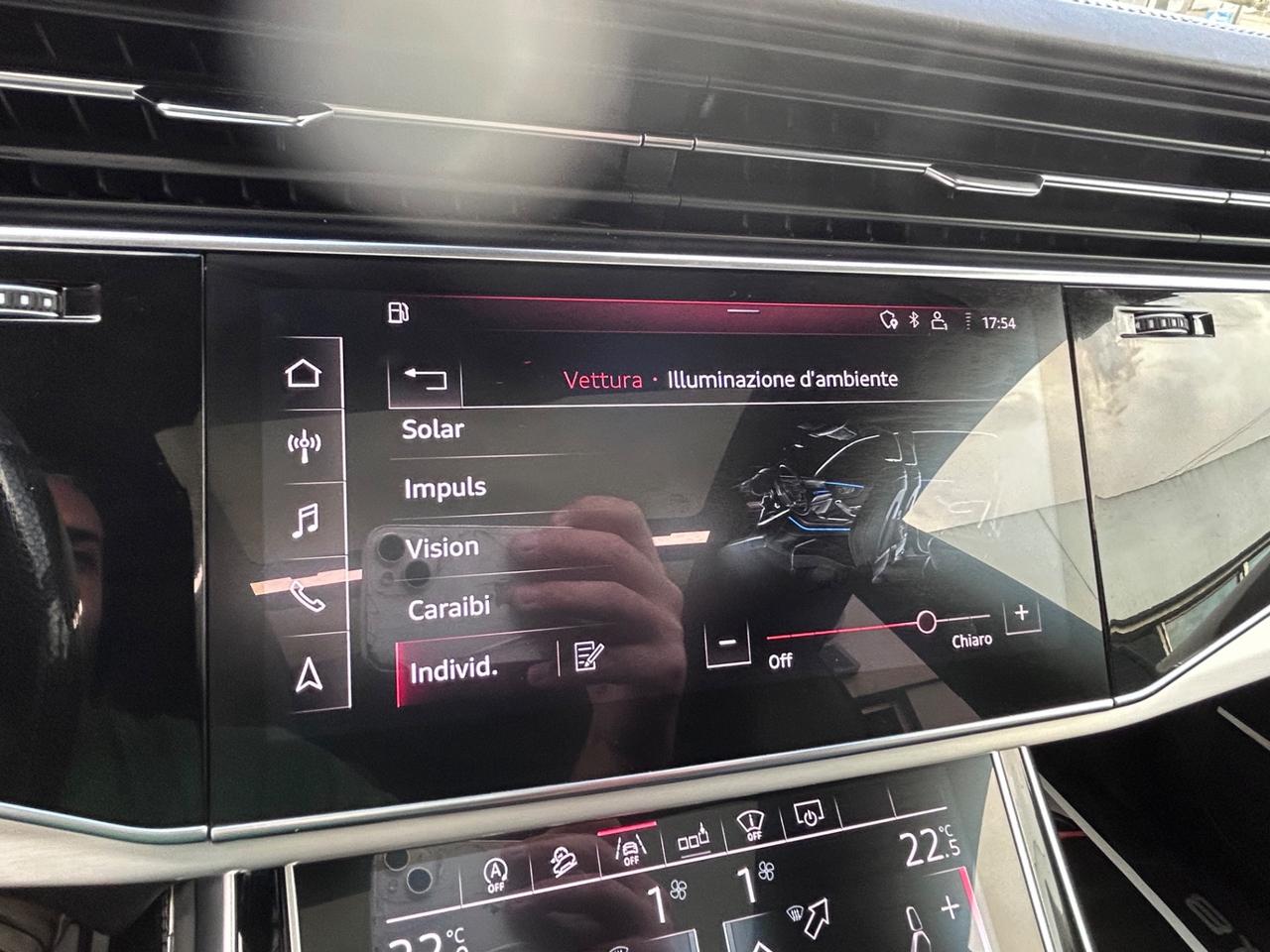 Audi Q8 50 TDI 286 CV quattro S-Line allestimento RS