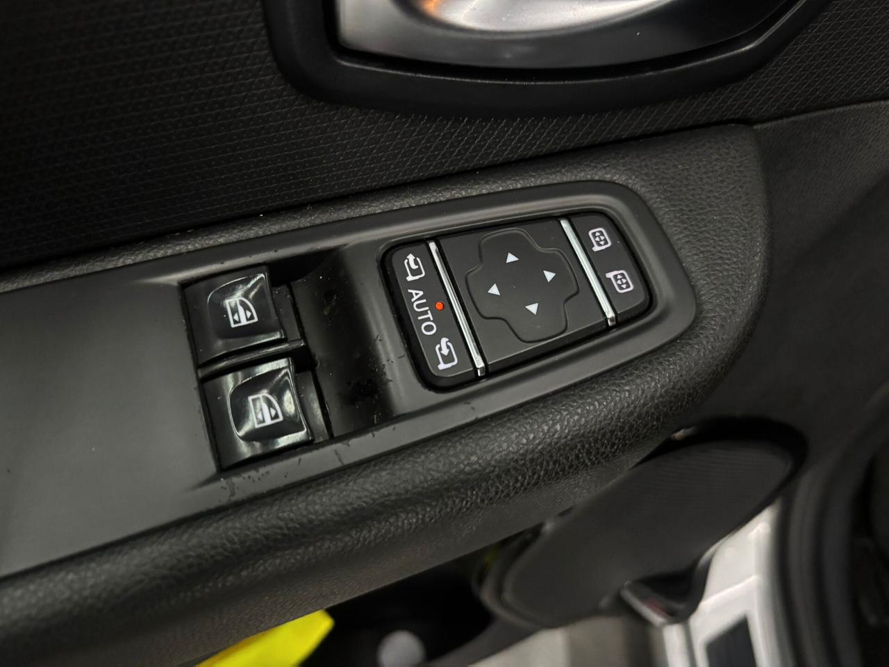 Renault Clio 0.9 TCe 12V 90CV Start&Stop 5 porte Energy Duel2