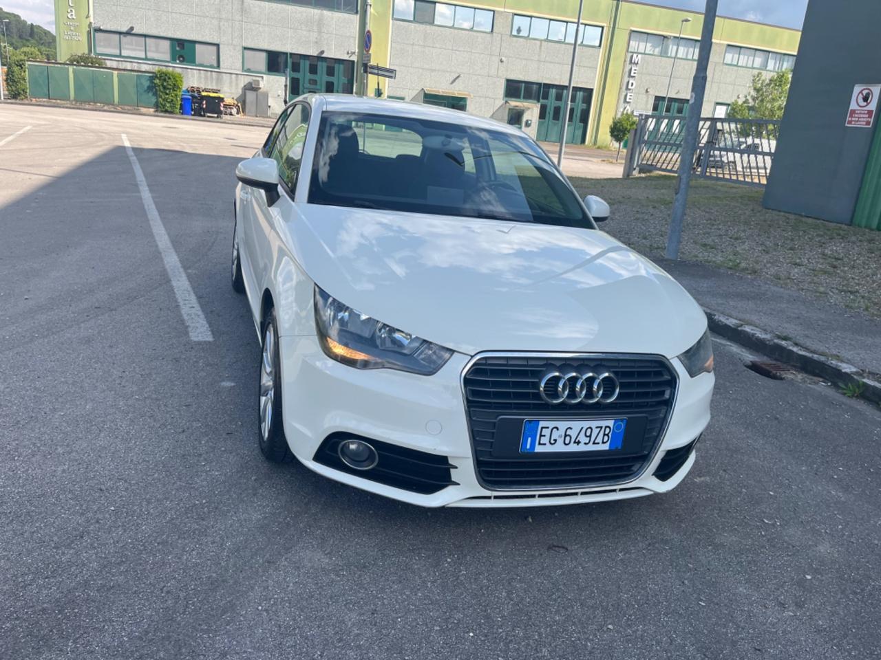 Audi A1 1.6 TDI 90 CV OK ANCHE NEOPATENTATI