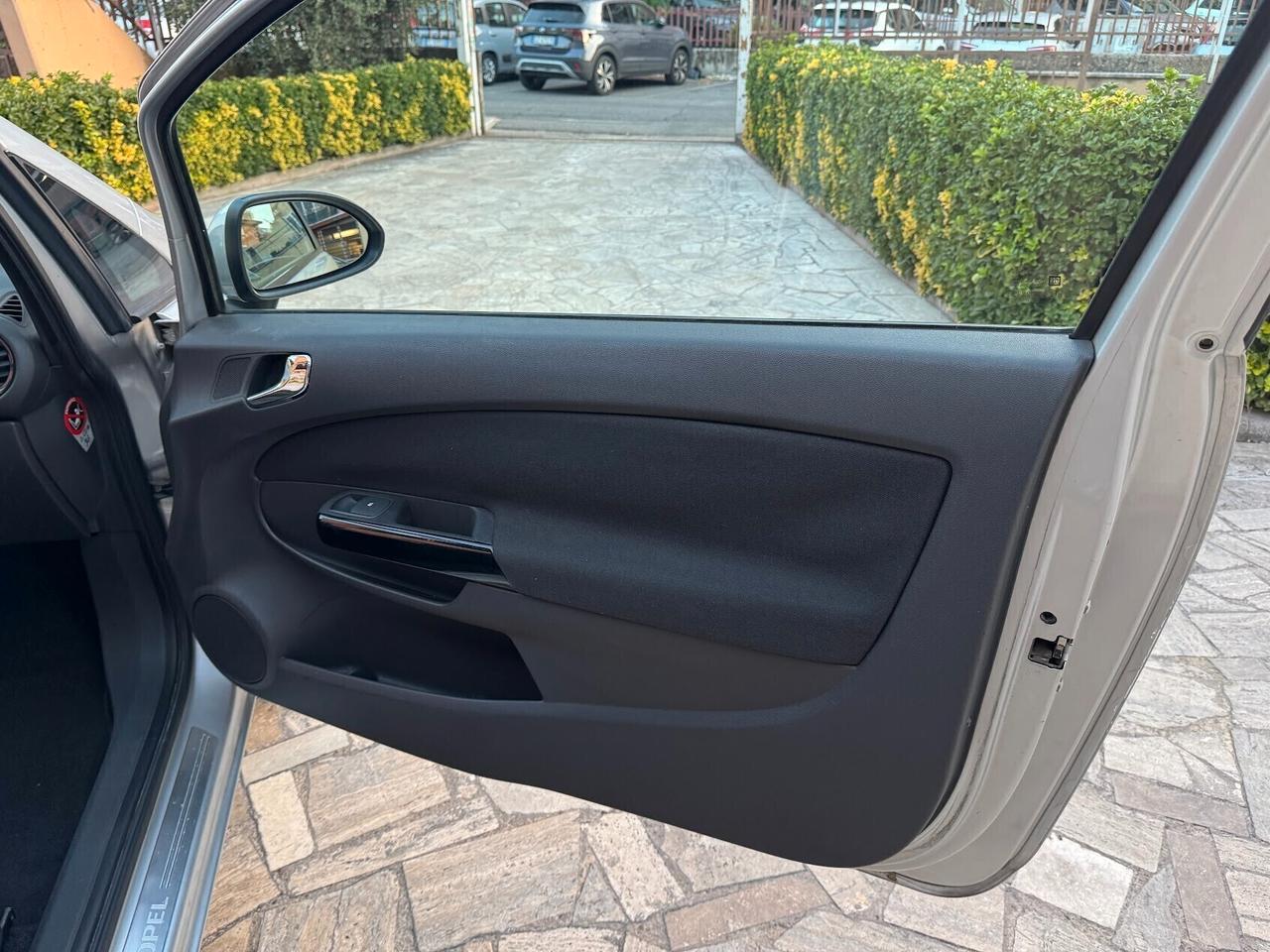 Opel Corsa 1.2 benzina 3 porte unico proprietario