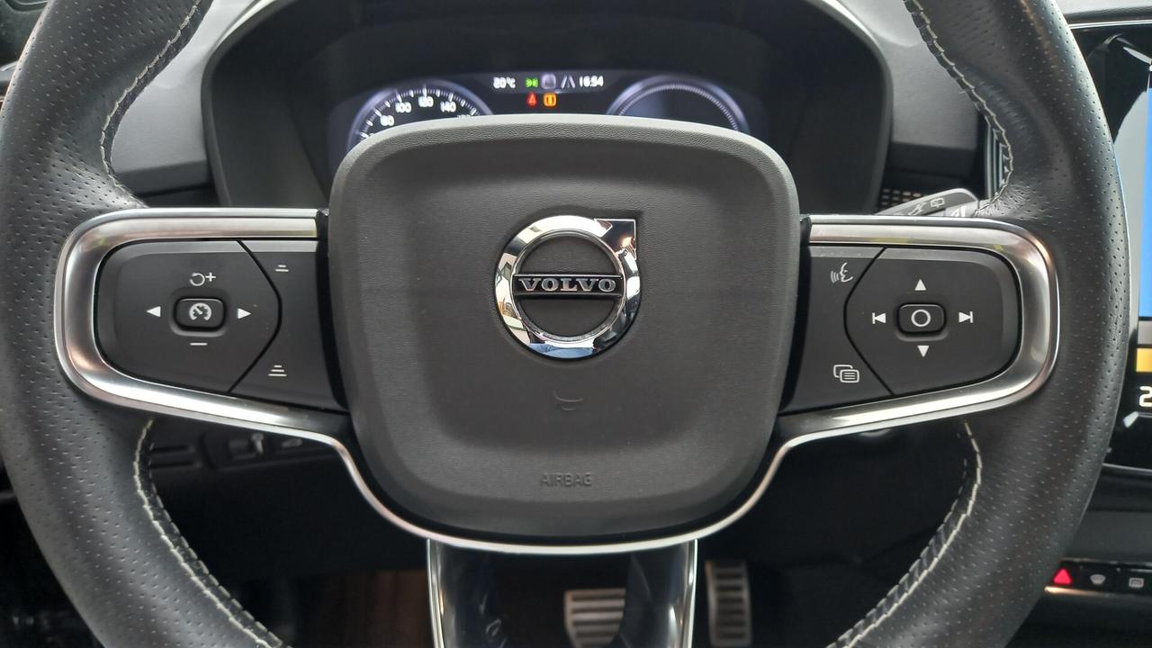 Volvo XC40 T5 Recharge Plug-in Hybrid R-design