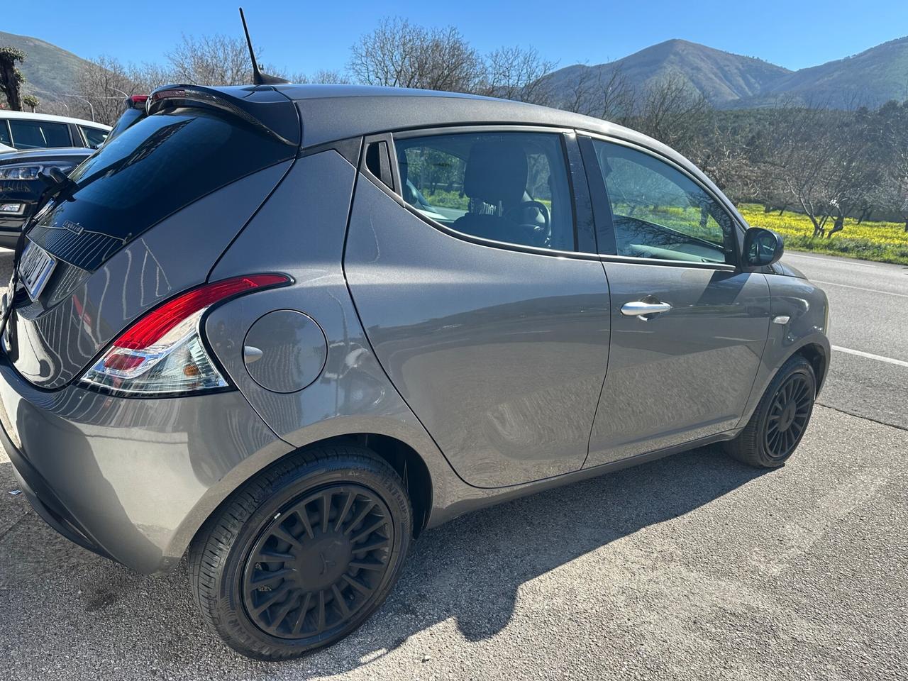 Lancia Ypsilon 1.0 FireFly 5 porte S&S Hybrid Oro