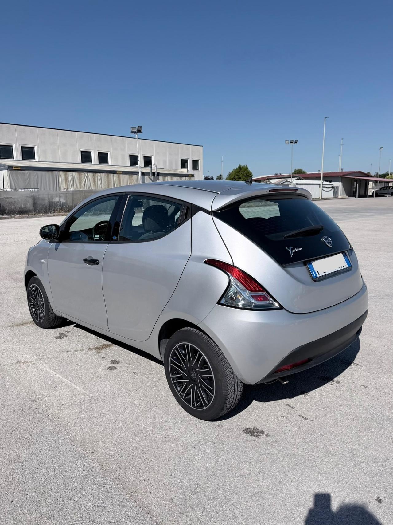 Ypsilon 1.2 GPL Elefantino Uniproprietà Neopatentati