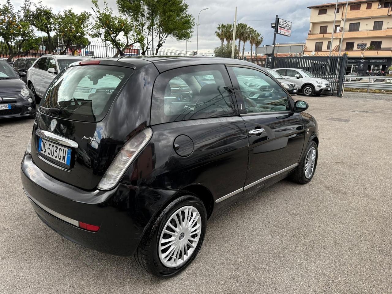 Lancia Ypsilon 1.3 MJT 90 CV Oro Bianco