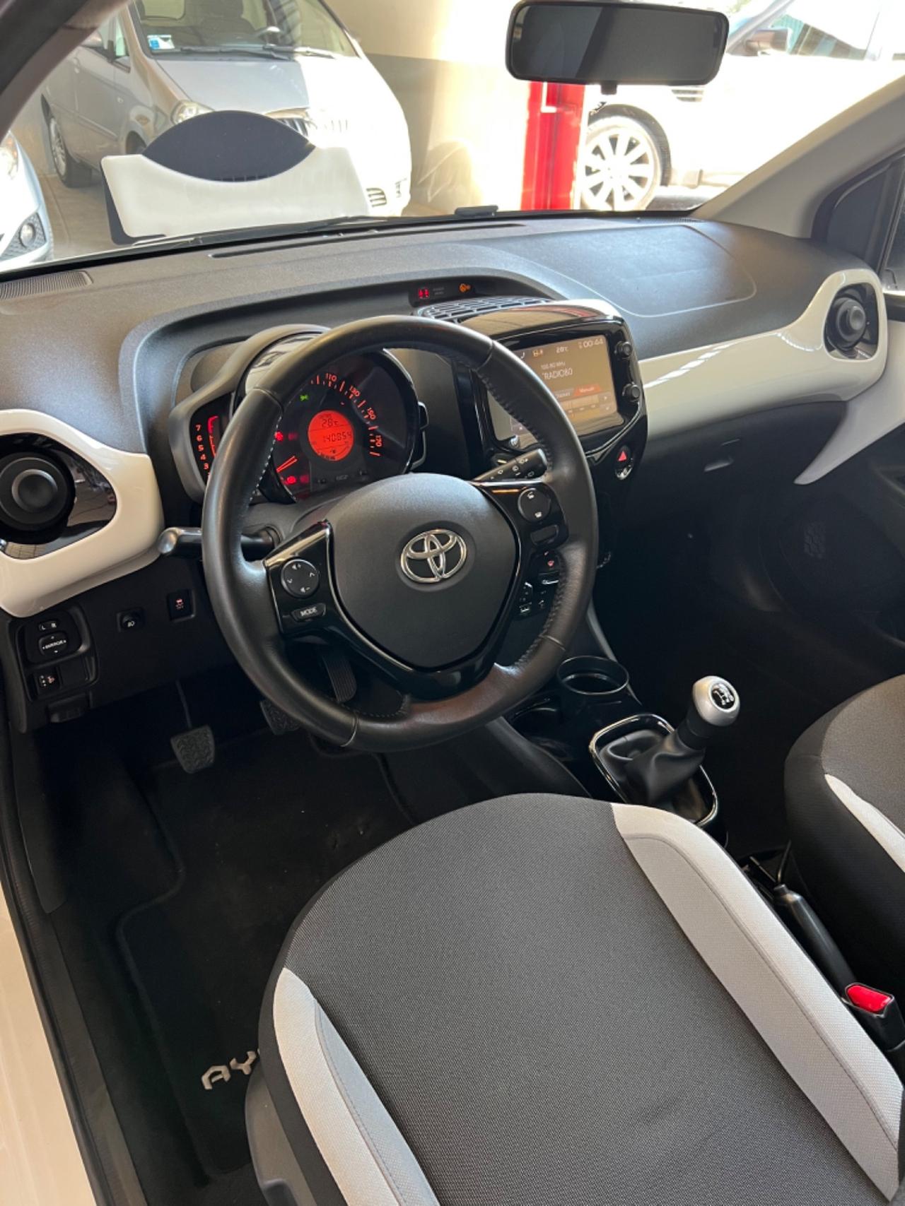 Toyota Aygo 1.0 VVT-i 69 CV 5 porte x-cite MMT
