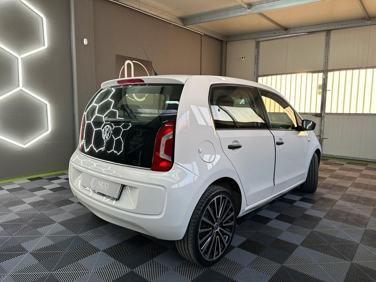 Volkswagen up! 1.0 5p. R-line