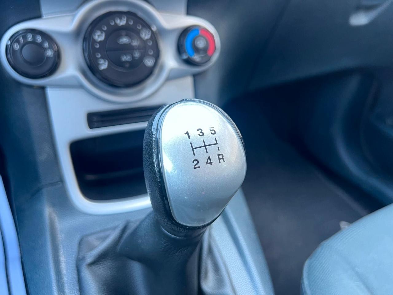 Ford Fiesta 1.4 TDCi 70CV 5 porte Titanium