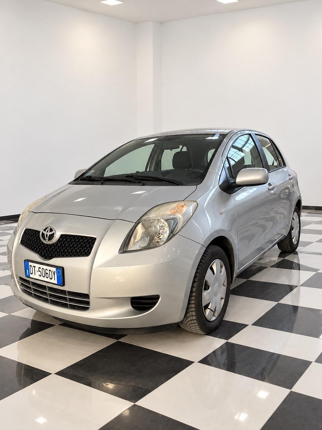 Toyota Yaris 1.0 5 porte Sol