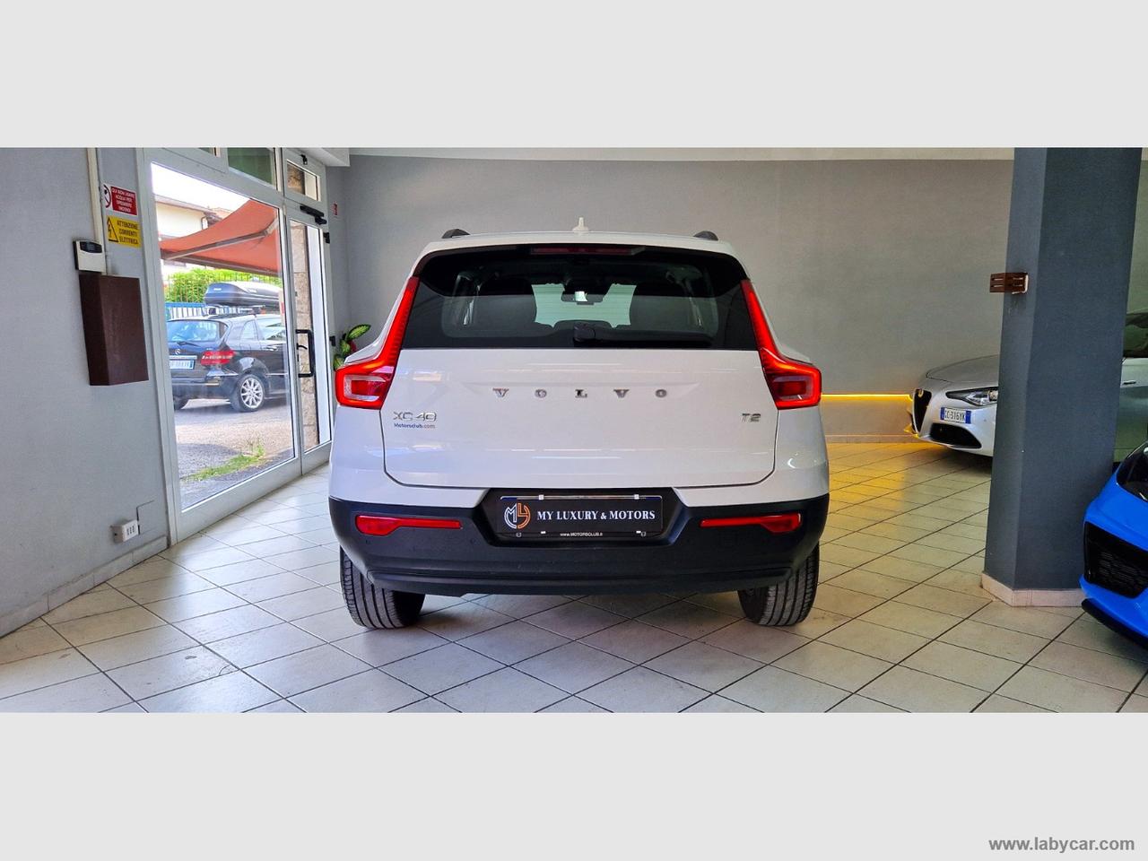 VOLVO XC40 T2 Geartronic Momentum Core CERT*UNIPRO