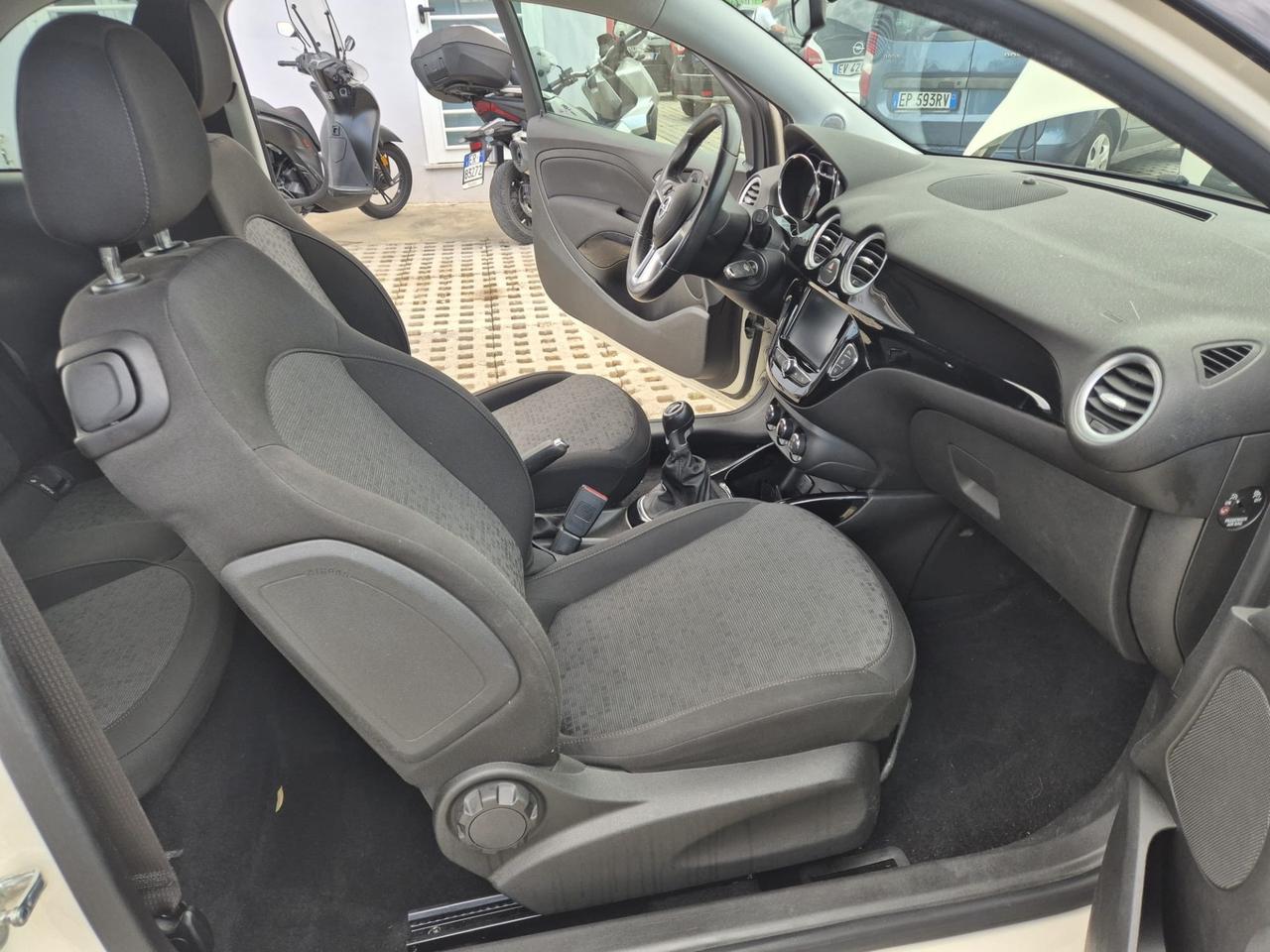 Opel Adam 1.4 87 CV GPL Tech Black Jack