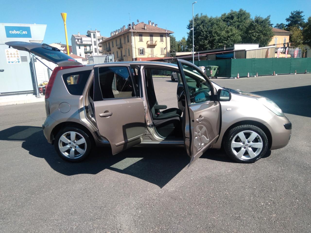 Nissan Note 1.6 16V 110cv cambio automatico x neopatentati