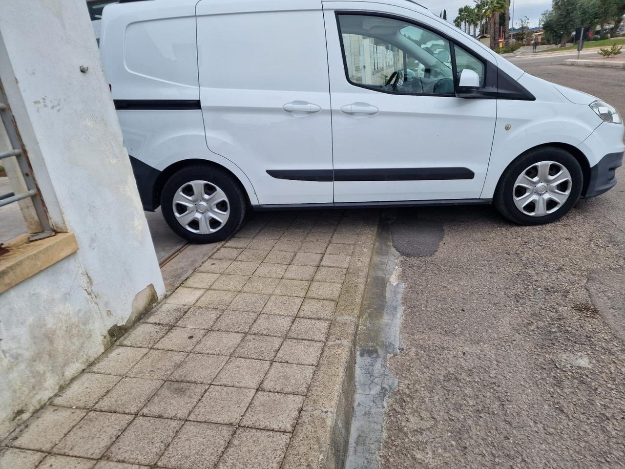 Ford Transit Courier Transit Courier 1.5 TDCi 75CV Van Trend