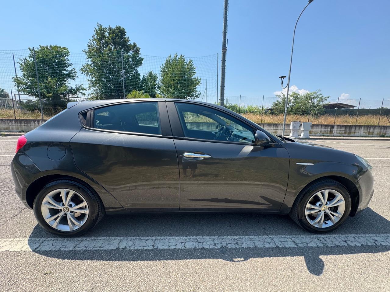 Giulietta 1.6 diesel 105 X neopatentati telefono lega impeccabile