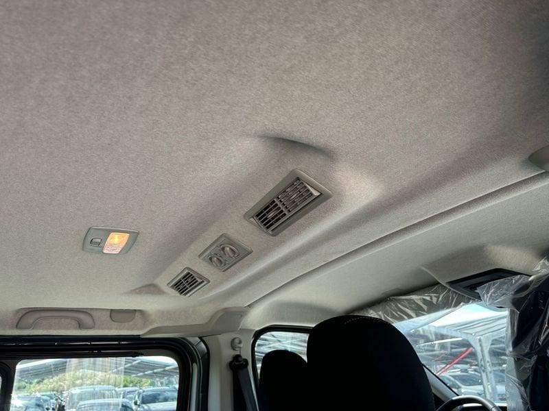 Renault Trafic passenger 2.0 Blue dci 150cv L1H1 Authentic