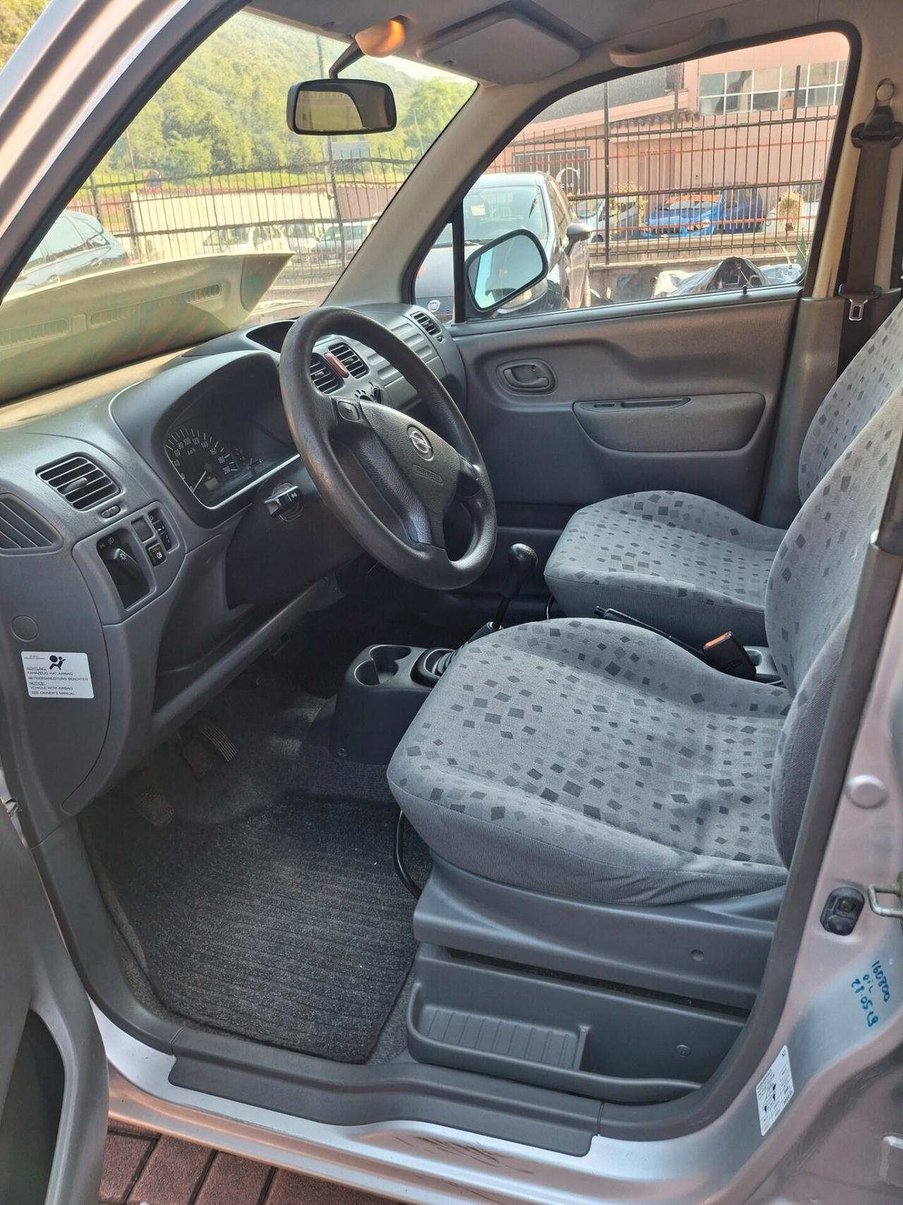 Opel Agila 1.2 16V Comfort