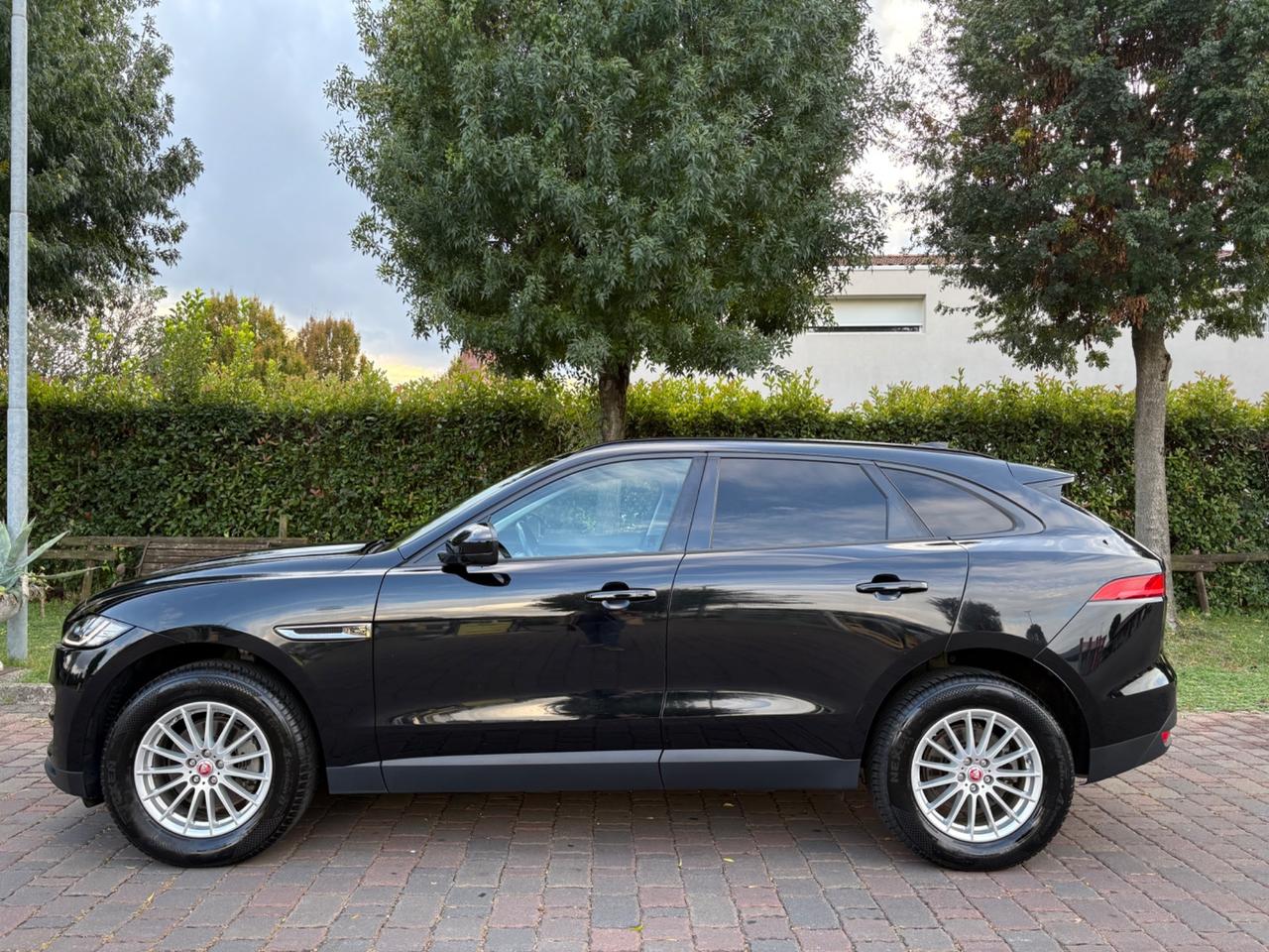 Jaguar F-Pace 2.0 D 180 CV AWD aut. Portfolio