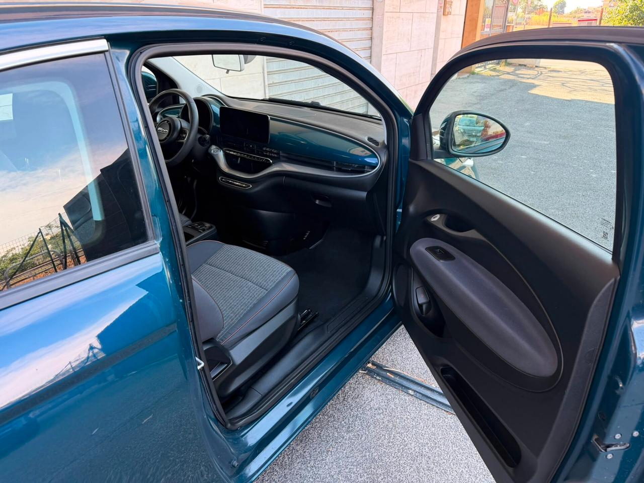Fiat 500 500e Berlina 42 kWh La Prima