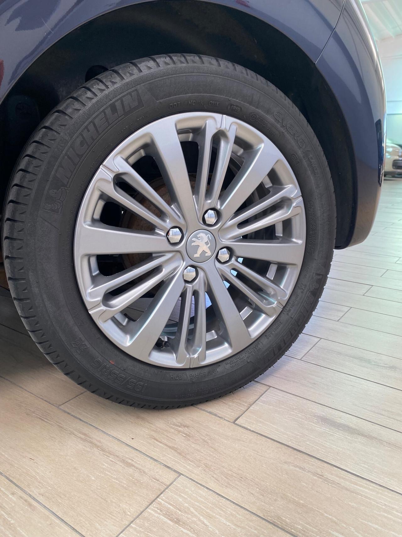 Peugeot 208 puretech Style