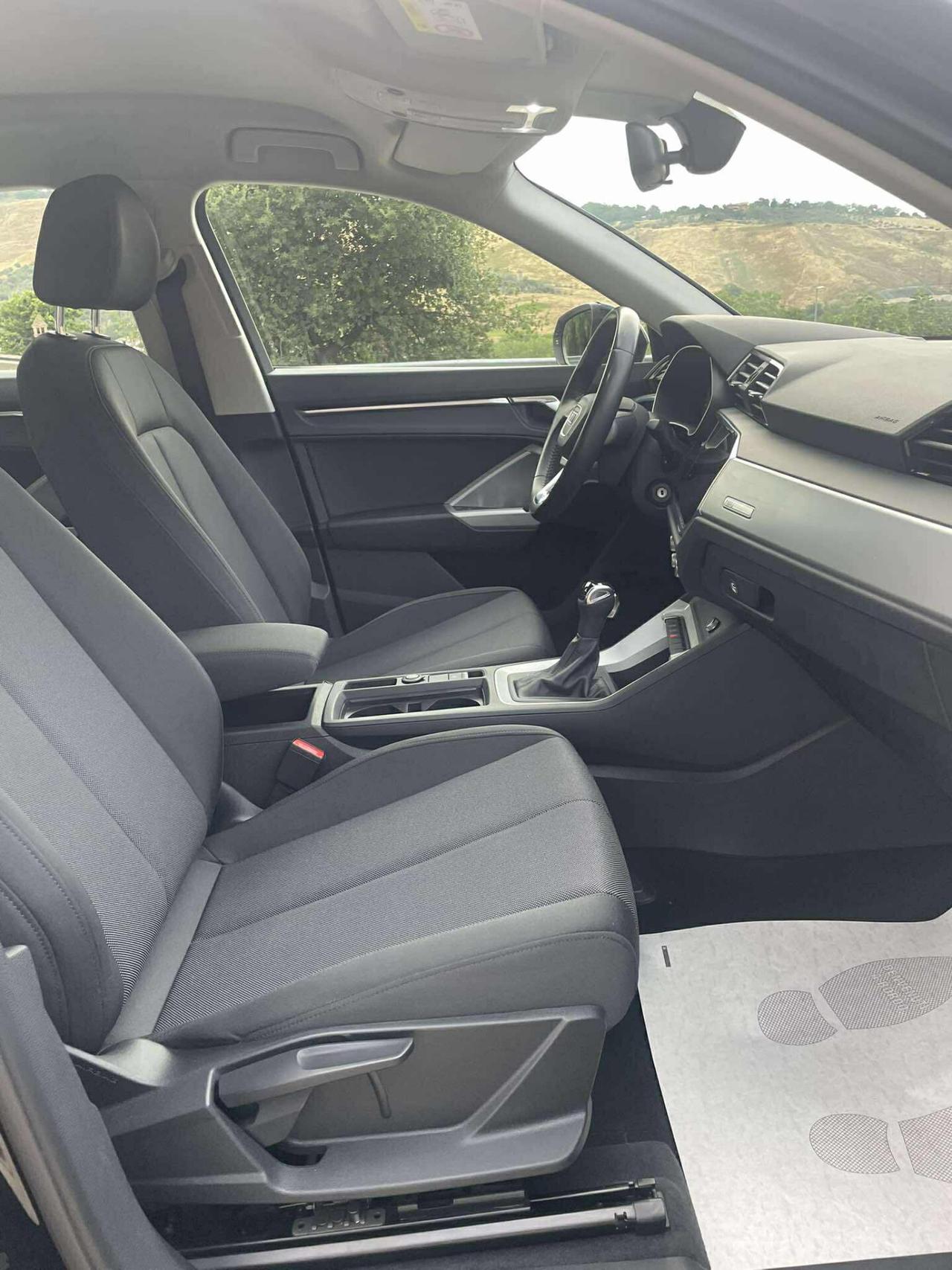 Audi Q3 35 TDI S tronic Business