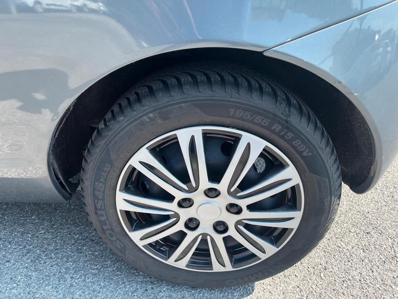 Lancia Ypsilon 1.2 **NEOPATENTATI**