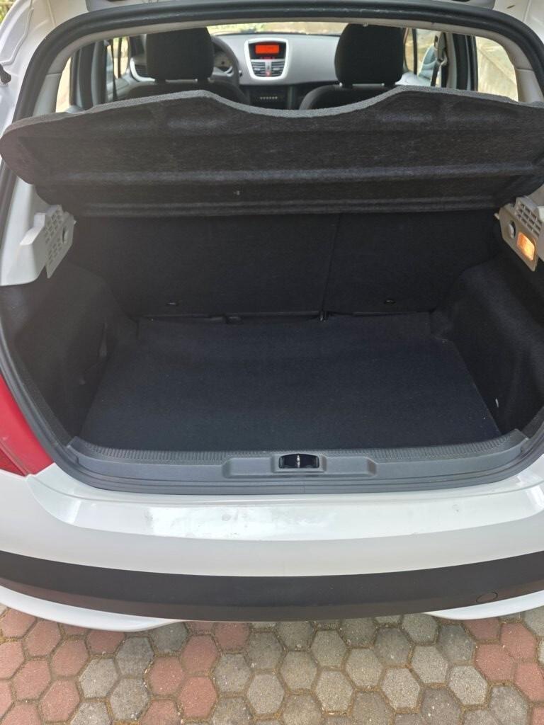 Peugeot 207 1.4 HDi 70CV 5p. Energie neopatentati