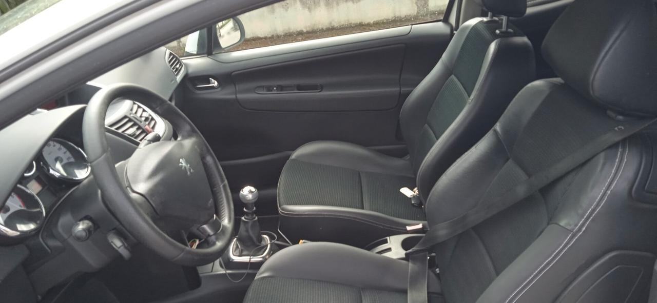 Peugeot 207 1.6 8V HDi 112CV 3p. Allure