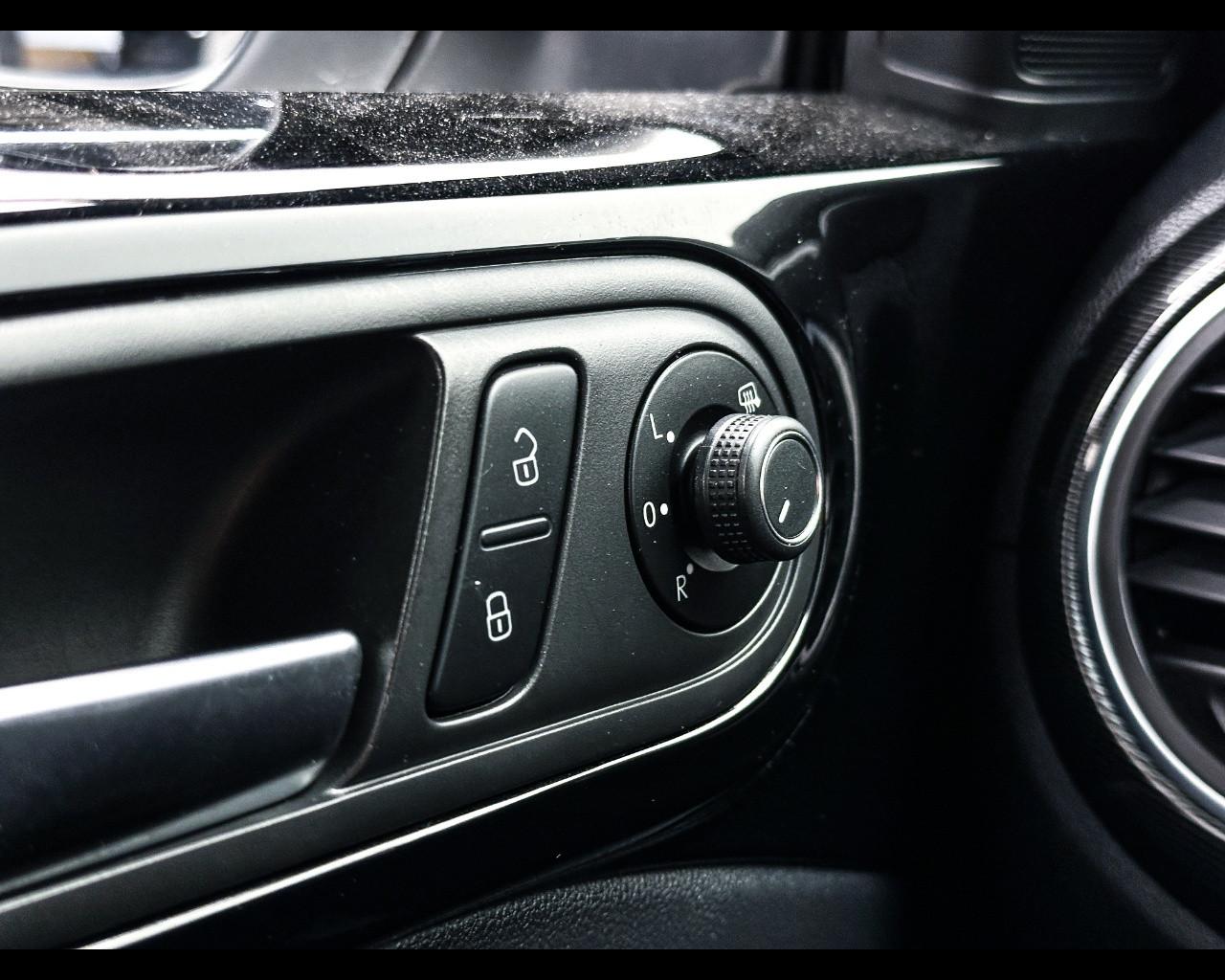 VOLKSWAGEN Maggiolino Cabrio 2.0 TDI DSG 150 CV R-LINE