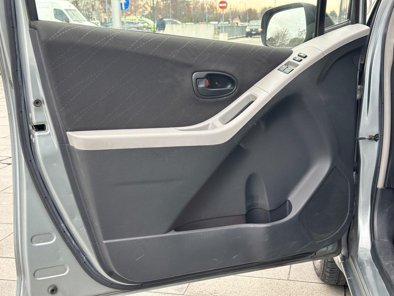 Toyota Yaris 1.0 5 porte Sol