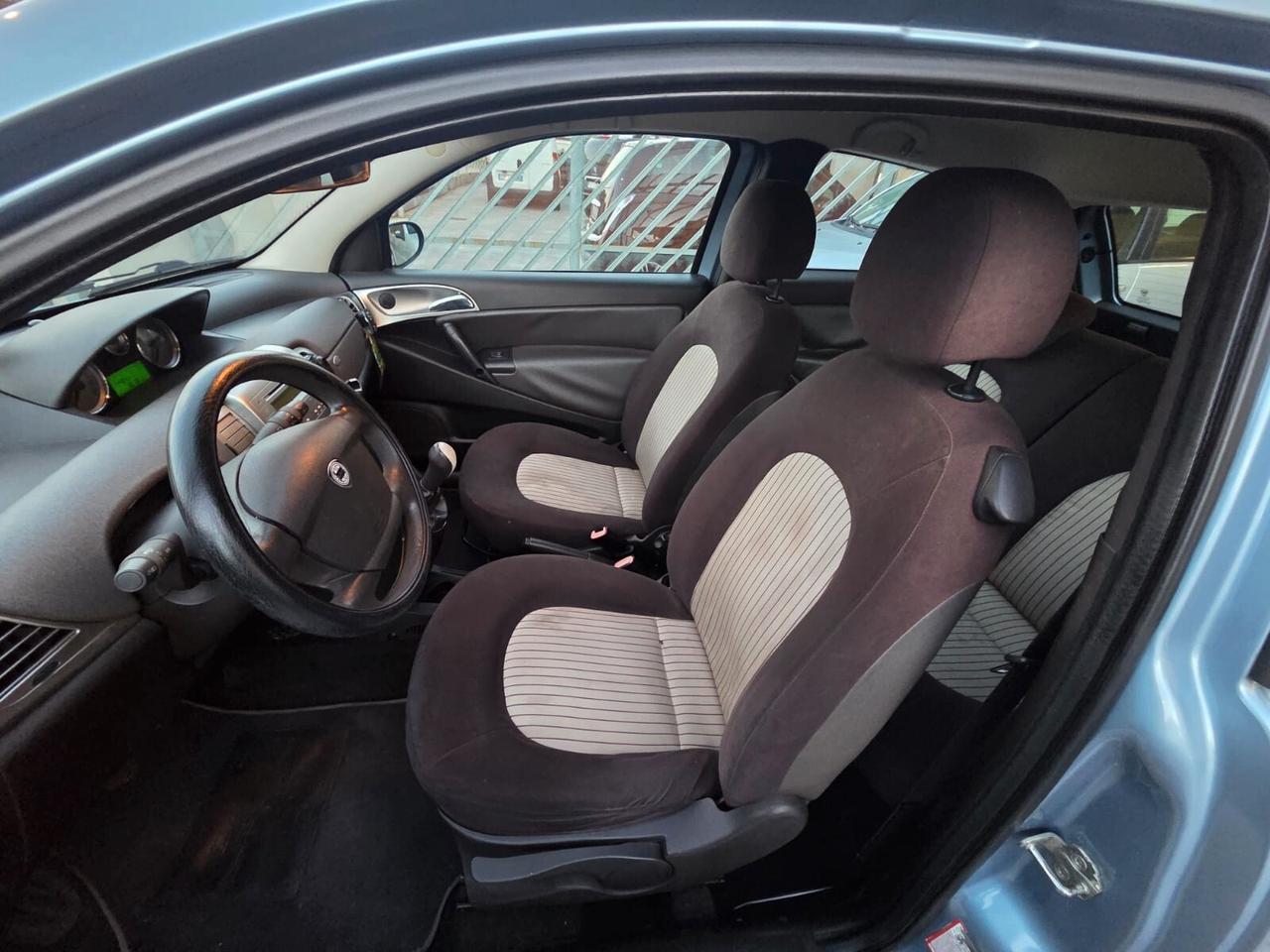 Lancia Ypsilon 1.3 MJT 75 CV Platino