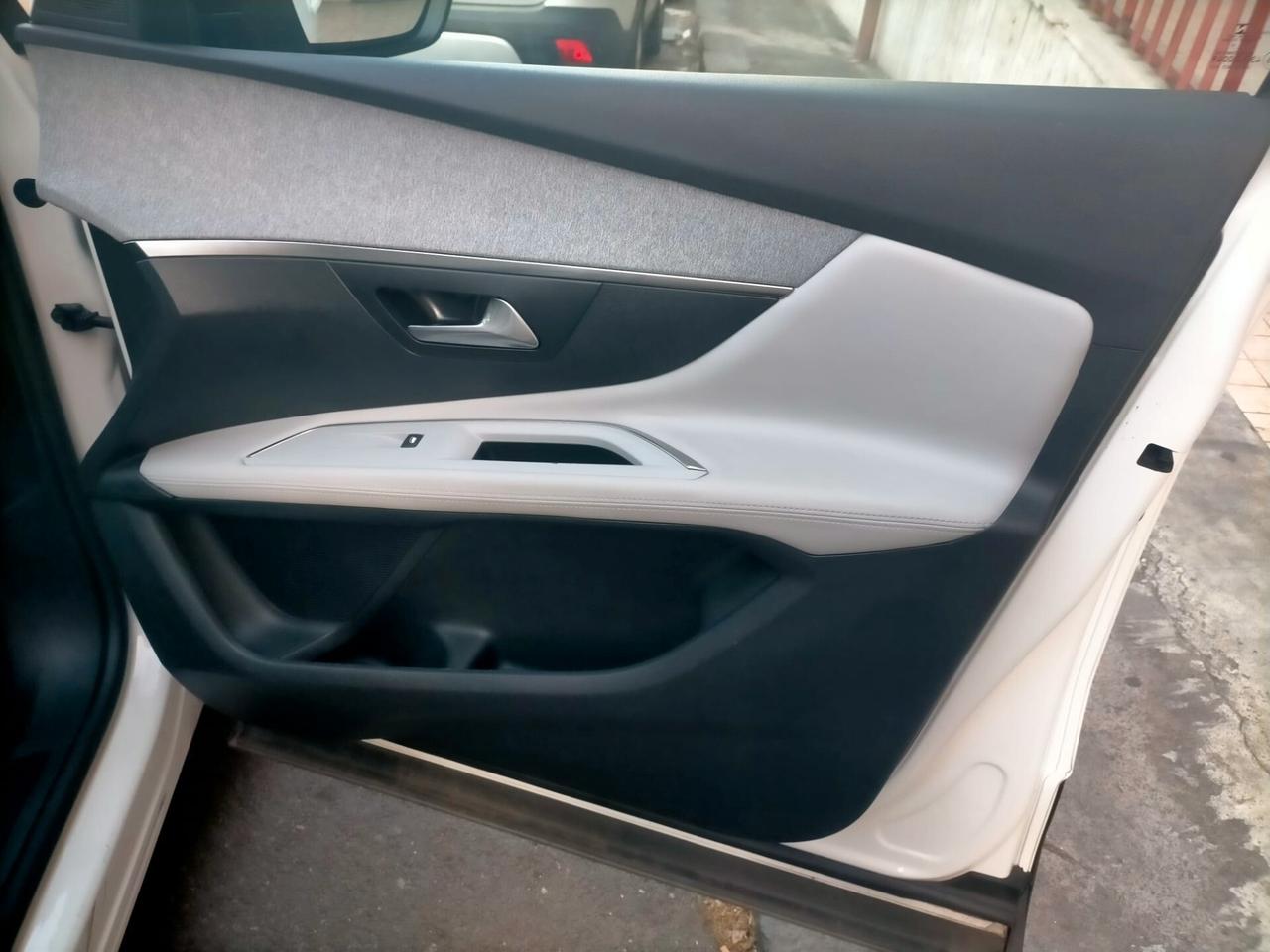 Peugeot 3008 BlueHDi 130 S&S Allure